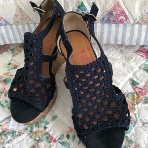 Navy blue JellyPops wedge sandals. Good condition. Looks great on.